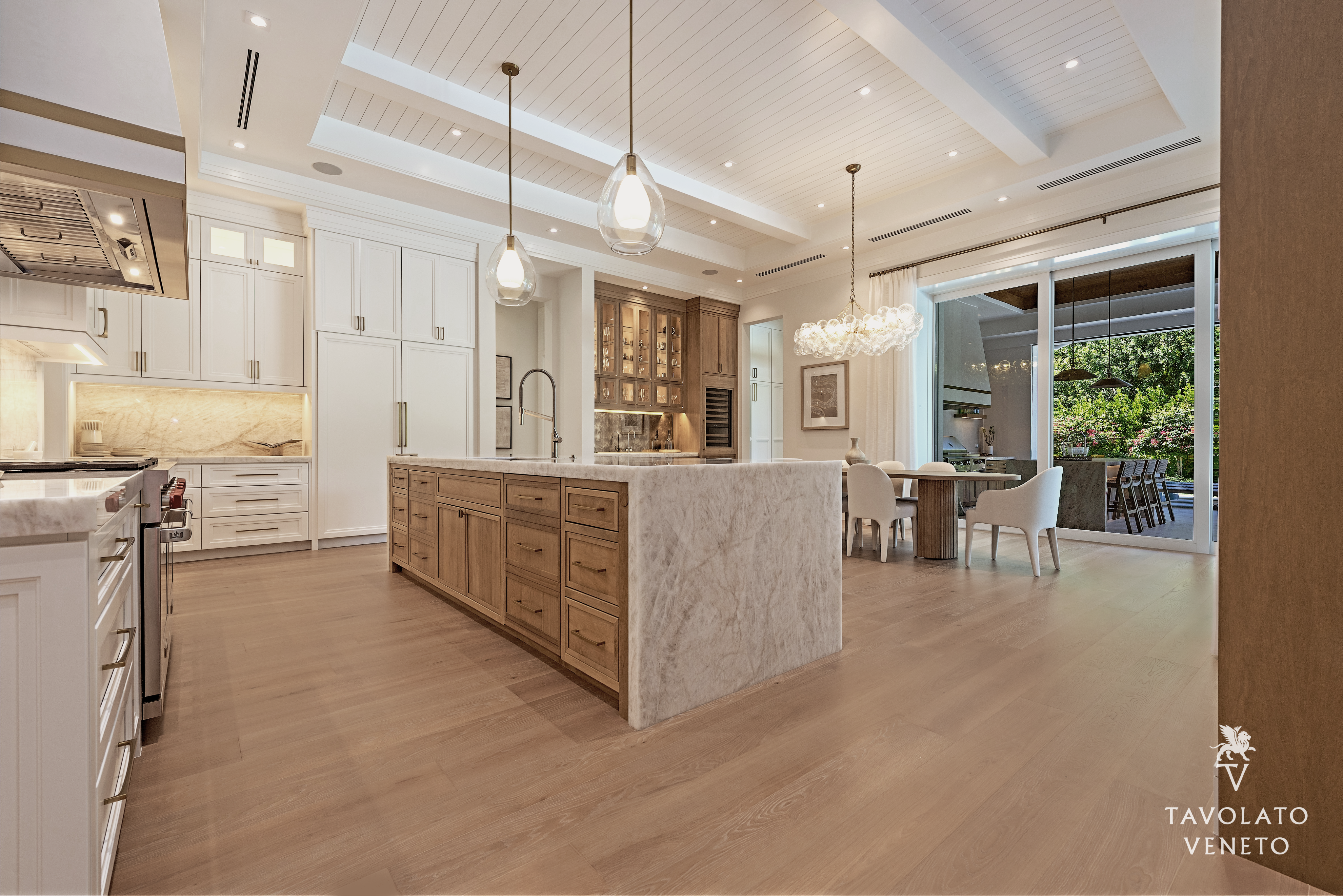 Kitchen with Tavolato Veneto wood surfaces